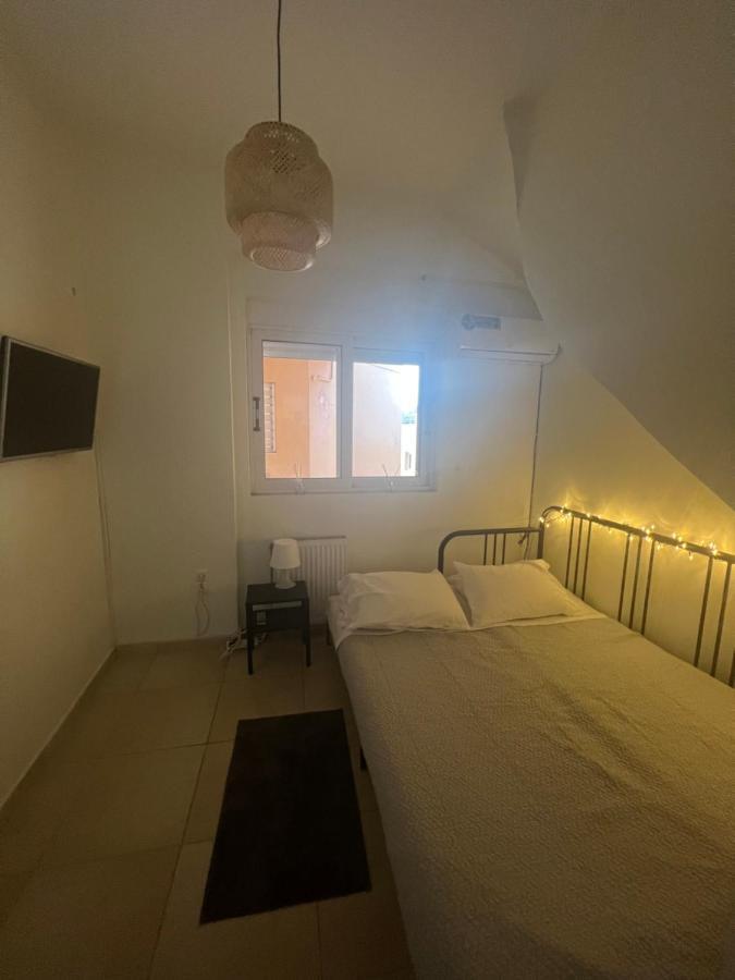 Blue And White Apartment Schinias Bagian luar foto