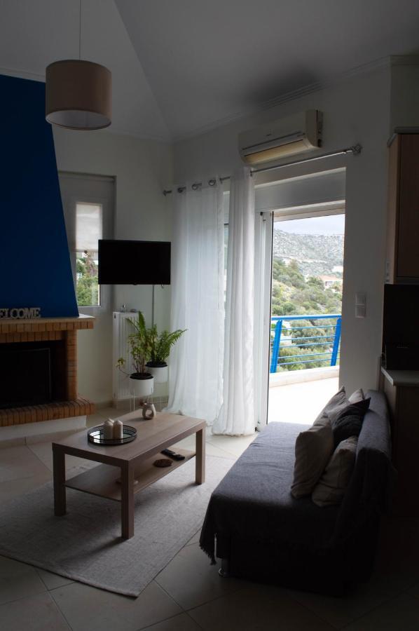 Blue And White Apartment Schinias Bagian luar foto