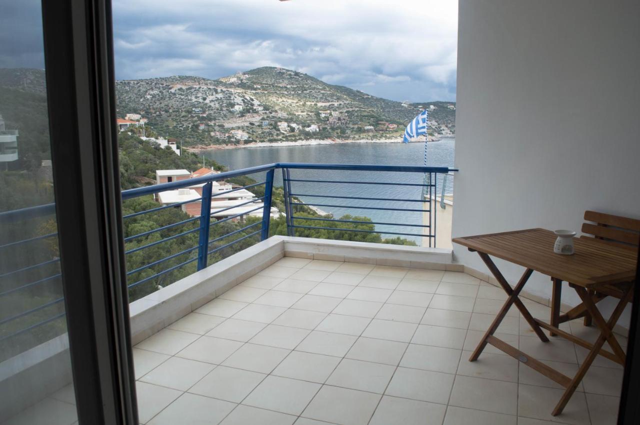 Blue And White Apartment Schinias Bagian luar foto