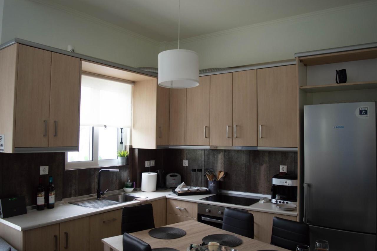 Blue And White Apartment Schinias Bagian luar foto