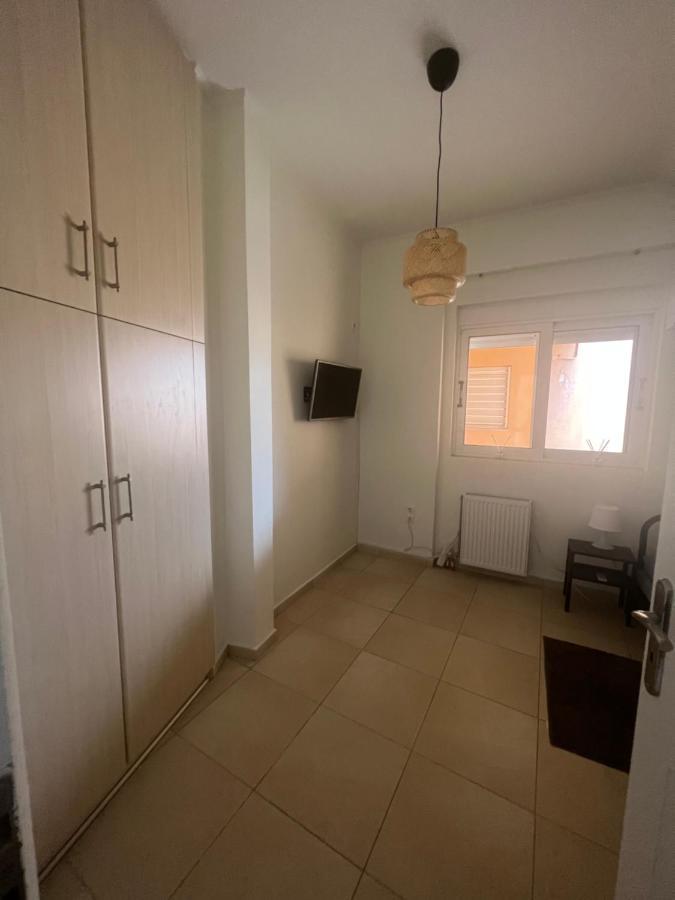 Blue And White Apartment Schinias Bagian luar foto