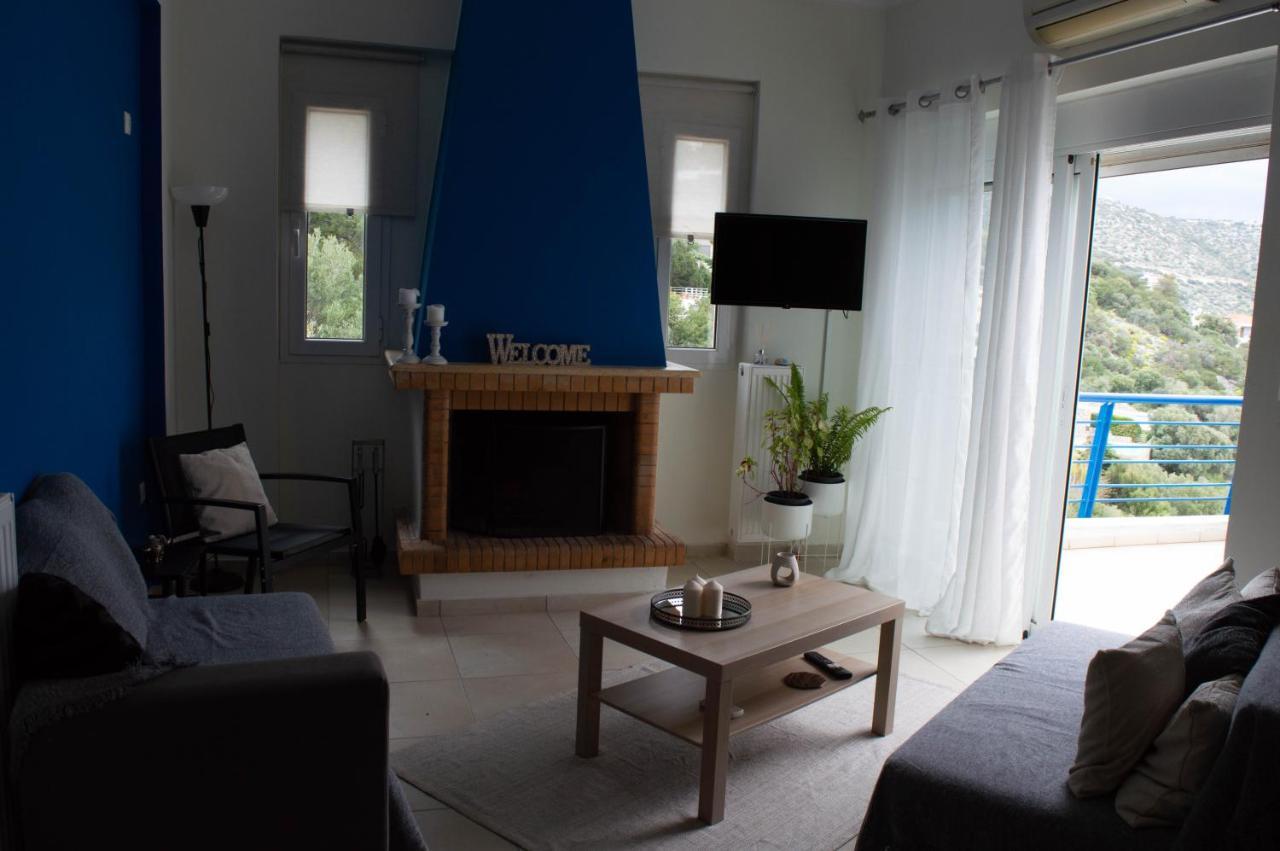 Blue And White Apartment Schinias Bagian luar foto