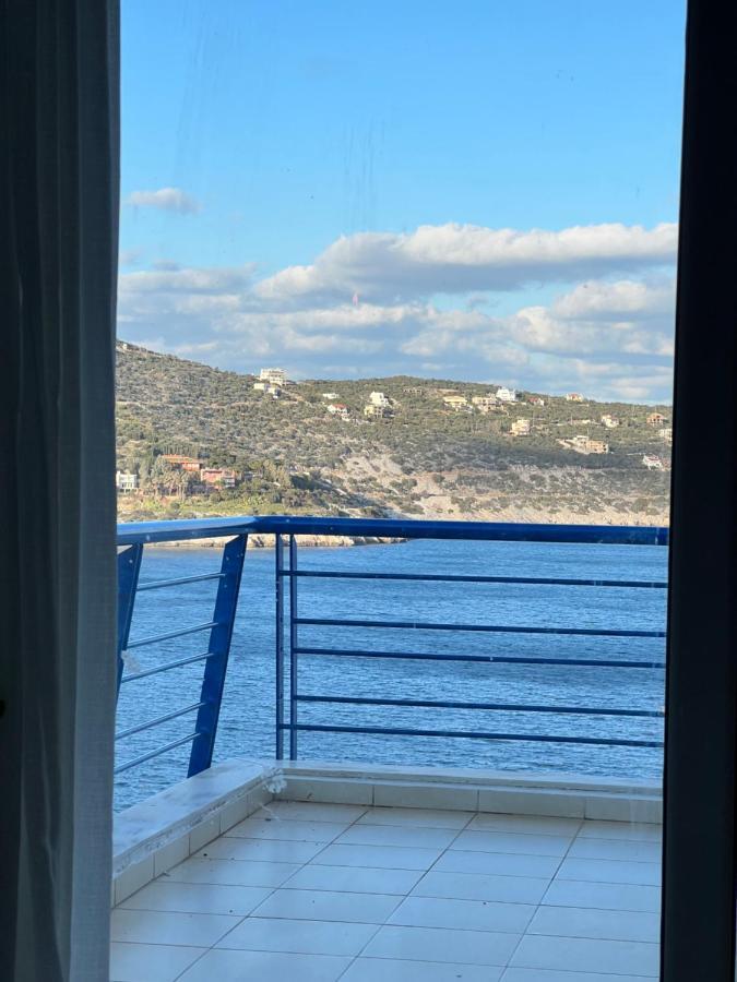 Blue And White Apartment Schinias Bagian luar foto