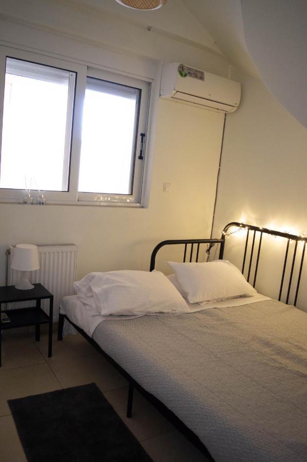 Blue And White Apartment Schinias Bagian luar foto