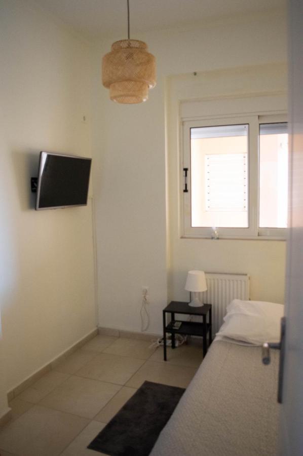 Blue And White Apartment Schinias Bagian luar foto