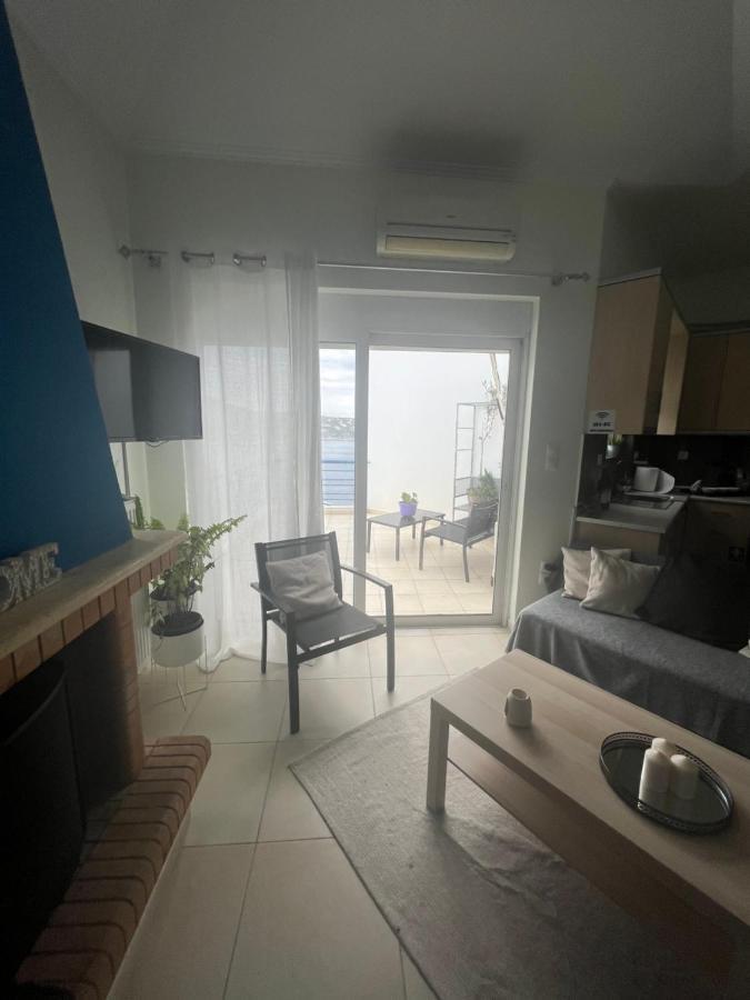 Blue And White Apartment Schinias Bagian luar foto